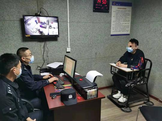 用黑话售假名牌包！快手协助石家庄桥西警方破获一起直播售假案