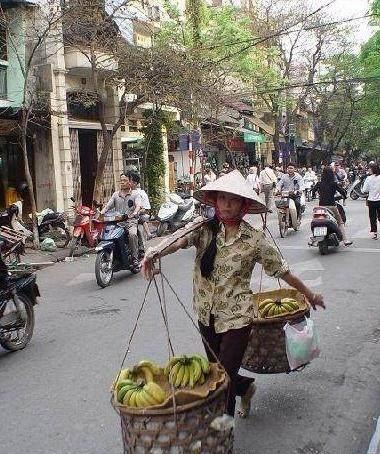 越南农村男人太懒，不愿干活赚钱，农村妇女勤劳，愿嫁中国男人