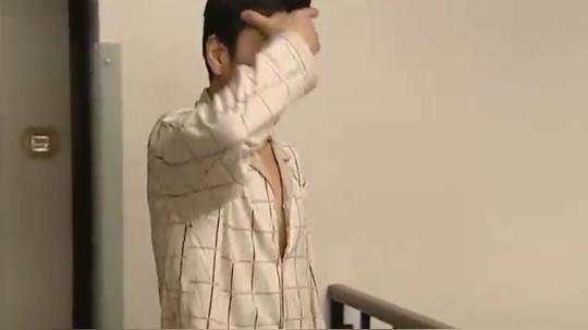 男人仗着有钱欺骗漂亮保姆，没想到却是引狼入室，结局悲惨的电影