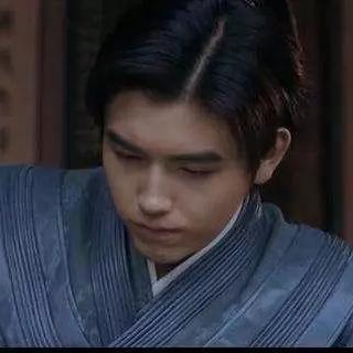 手指断掉的足球运动员的长尾关键词有哪些