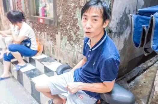 广州有一位包租公，有10栋房却在卖鸭仔饭，老板：不需要赚太多