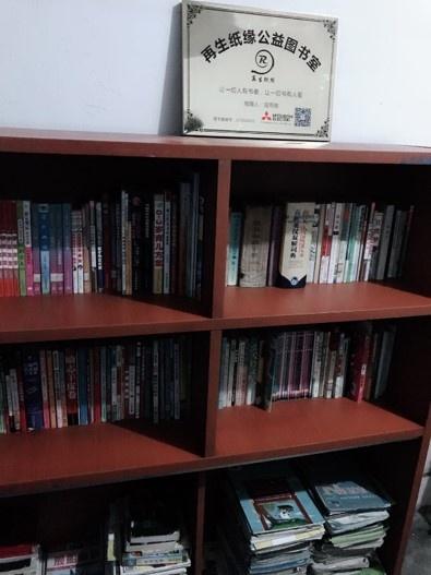 中国当代大学生杨铭的再生纸缘用公益创业让国家更美好