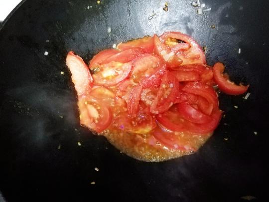鸡蛋嫩，番茄软，汤汁多，原来做好国民快手菜西红柿炒鸡蛋有窍门