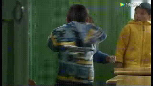 孩子在幼儿园里哭闹着想回家怎么办
