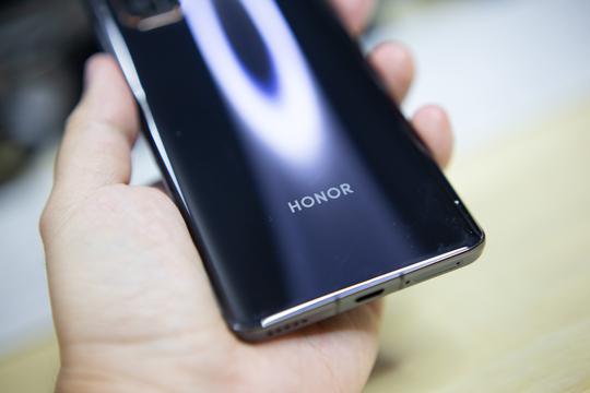 说起2020年上半年的5g次旗舰，荣耀30pro的强大依旧难以让人忽视