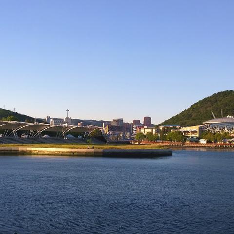 大连市自由港在什么位置