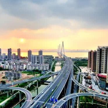 南京市和武汉市区哪个大