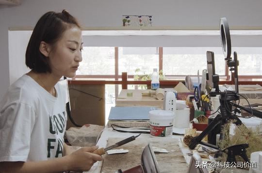 直播县长网络走红：面对挑衅网络追击开创快手问政因一条视频火了