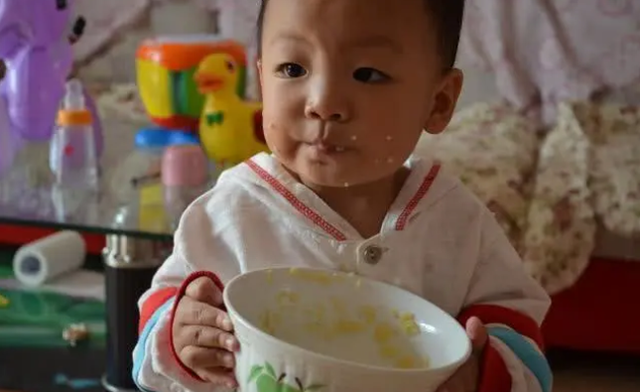 孩子容易伤脾胃的三个阶段