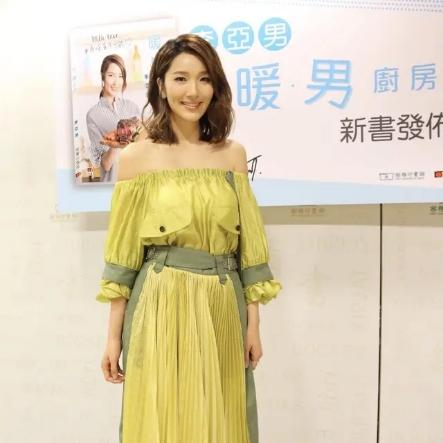 姜黄色配什么颜色好看