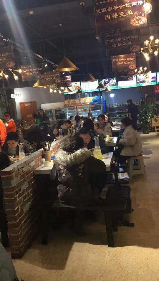 日均营收1.8万，15年“生意长虹”，这家餐厅怎么做到的？