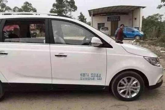 交警提醒：元旦起，汽车必须挂上它，否则罚500