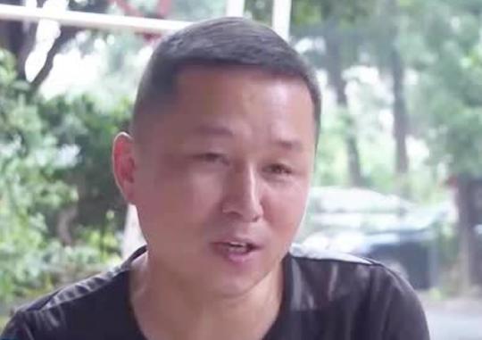 姚志刚：辞去银行行长自主创业，亏损230万后却因送外卖走红