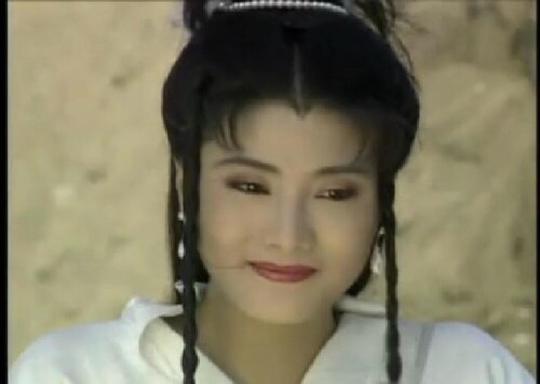 52岁杨丽菁现状曝光，为博眼球翻跟头唱歌，被质疑整容遭男友威胁