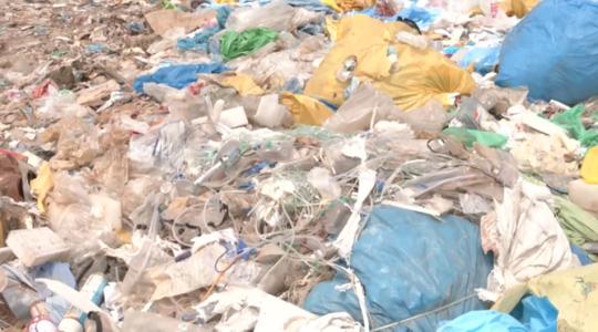 这都敢卖？！印度首都废品厂被曝出售含新冠病毒医疗垃圾
