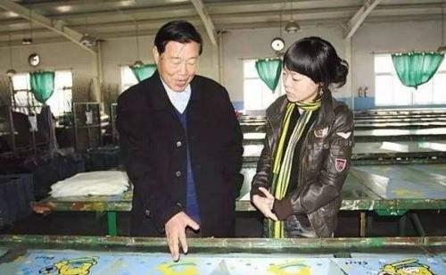 中国雨伞大王：他60岁用2000元创业，91岁才退休，产品卖给11亿人