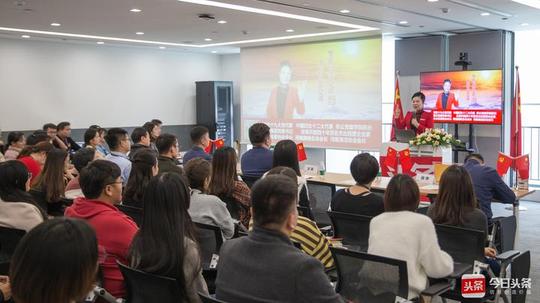 网红书记薛荣走进今日头条，深情讲述“幸福都是奋斗出来的”
