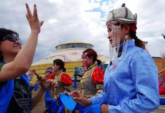 在中蒙边境，有大量外蒙古美女涌进中国，她们来干什么？