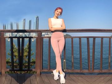 美女健身翘臀肌肉性感gif动图