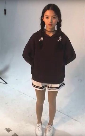 双马尾女生感谢谢谢鞠躬表情包