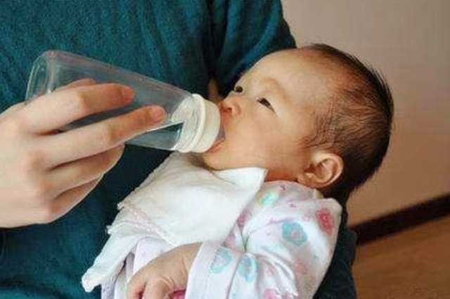 吃母乳的宝宝需要喝水吗