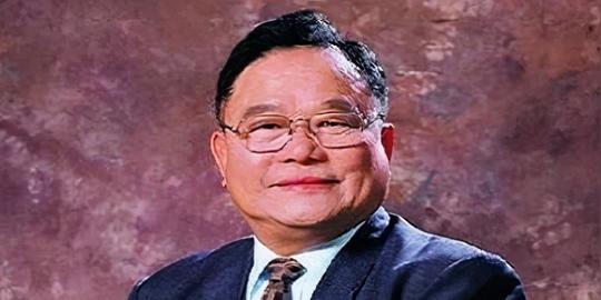 他靠鸡毛掸子起家，54岁选择再创业，61岁将集团做到全球第一