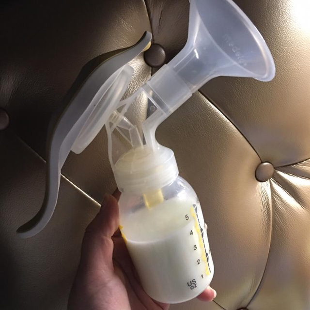 双胞胎如何同时母乳喂养