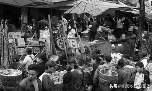 农村小货车赶集卖货生意越来越难，我们今年的出路在哪儿