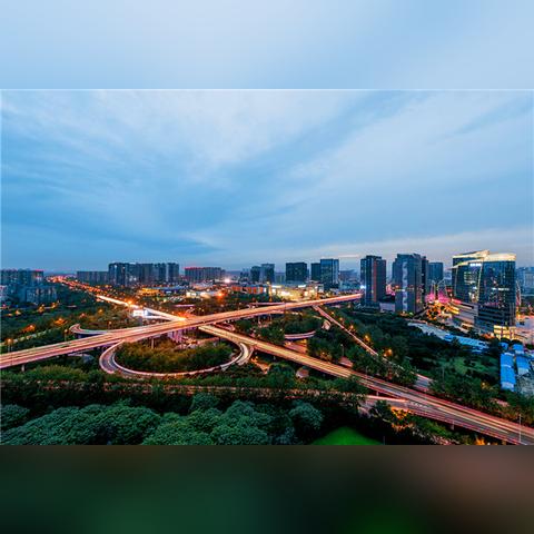 深圳和西安，哪个城市更大一些？