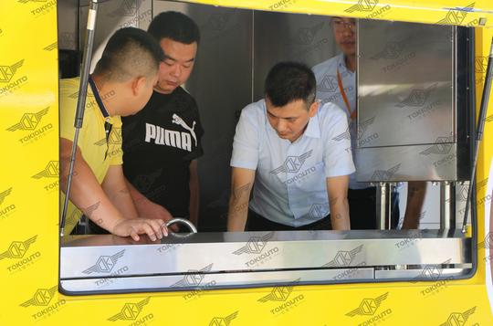 达客汽车首款定制化移动餐车成功问世