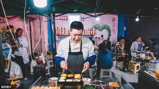 摆地摊”迎来“反转”，如今允许摆摊了，为什么农民无动于衷？