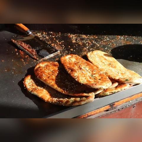 为什么武汉人喜欢在外面吃早饭？而且还边走边吃？