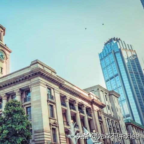武汉在20世纪初，汉口因其商贸繁华被称为东方芝加哥，大上海大武汉美名，为何如今和上海的经济差距这么大？