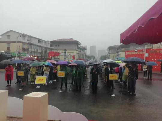绵阳：上马•望蜀苑商业街项目开街仪式在滂沱大雨中隆重举行