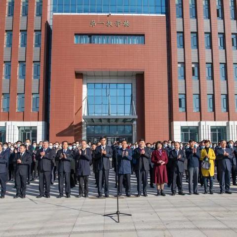 新疆大学博达校区旁边有小学吗？