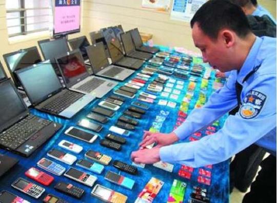 女子接到一个电话后，手机被远程操控，就下了这个app被骗14万多