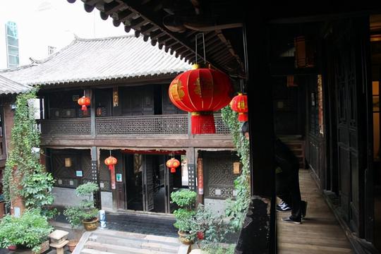 昆明一极冷门景点，翠湖旁一会馆气势宏伟，名气小游客过门不入