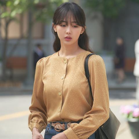 一旦她默许了这些{小动作，}基本就是要越界了	，一眼就能看出来