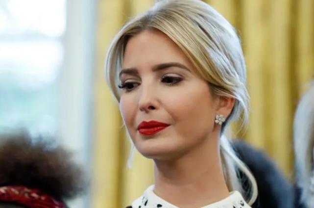 【专家:美国新一波疫情高峰或将到来
 ,美国再现疫情高峰】