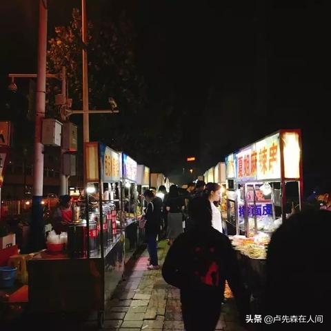 合肥火车站离合肥小吃街有多远啊？在火车站坐几路车能到啊？