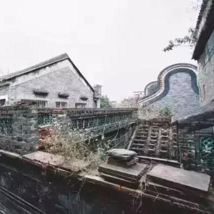 广州市新港东路是什么区