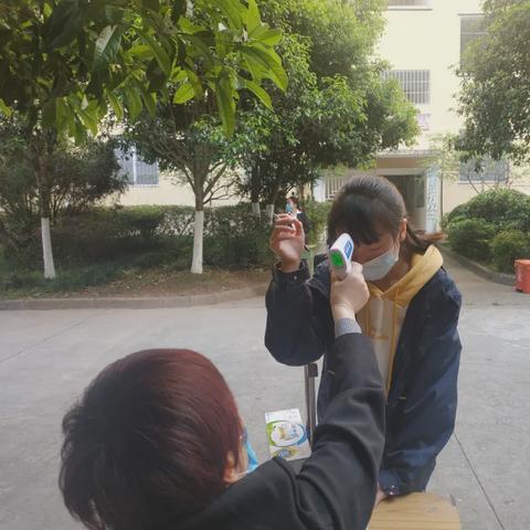 安居育才的足球比赛的长尾关键词有什么