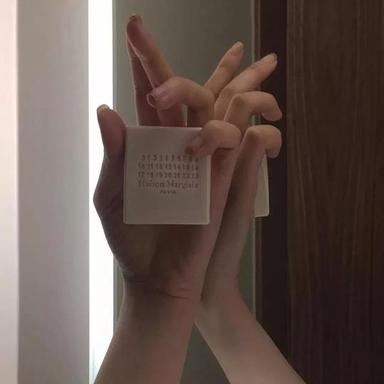 温柔的文案：喜欢胜过所有道理，原则抵不过我乐意。