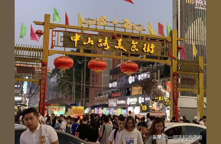 南宁万象城有什么美食（南宁万象城泡泡玛特在几楼）