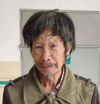 昆明救助站：五旬男子被救助，自述叫胡留德，穿灰色外套、黑色裤子
