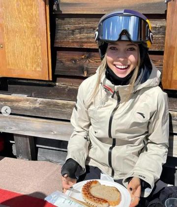 谷爱凌爱吃馅饼被CUE可爱图片