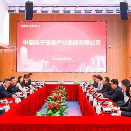 厦门市比深圳纬度高多少