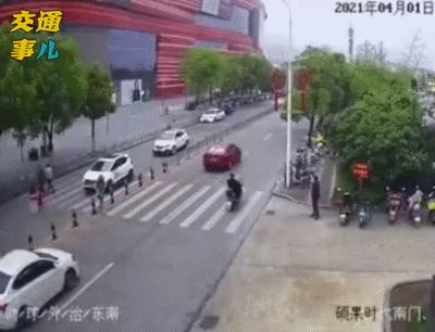 人行横道灯人行道变红灯了机动车道是黄灯吗