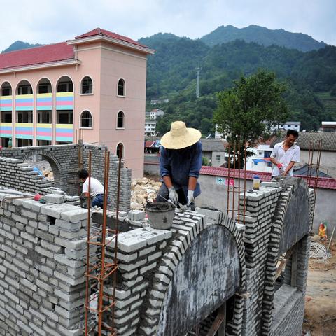 水泥空心砖和加气块哪个便宜？