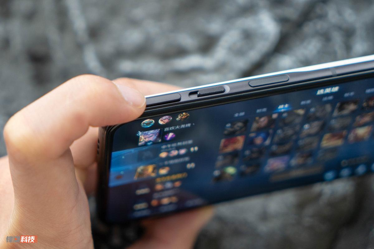 黑鲨怎么玩官服原神(黑鲨4s玩原神怎么样)